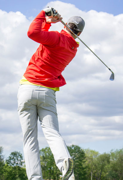 Knieschmerzen: Wieder golfen dank künstlichem Gelenk